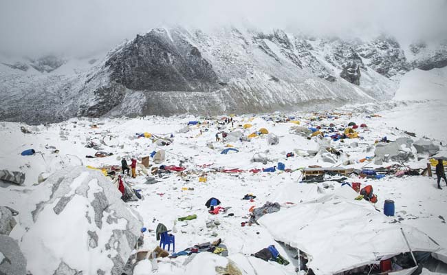 Read more about the article Mount Everest Climbers Asked To Bring Their Poop To Base Camp. Here’s Why