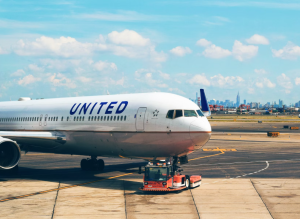 Read more about the article Parents Sue United Airlines After 6-Year-Old Daughter ”Burned And Disfigured” By Hot Meal