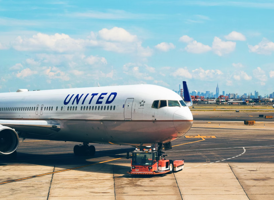 You are currently viewing Parents Sue United Airlines After 6-Year-Old Daughter ”Burned And Disfigured” By Hot Meal