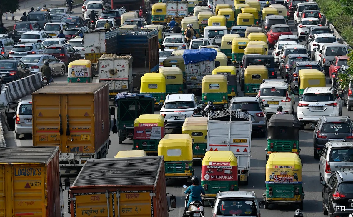 You are currently viewing Delhi vs Mumbai: Which City Has Lesser Traffic Woes, Report Reveals