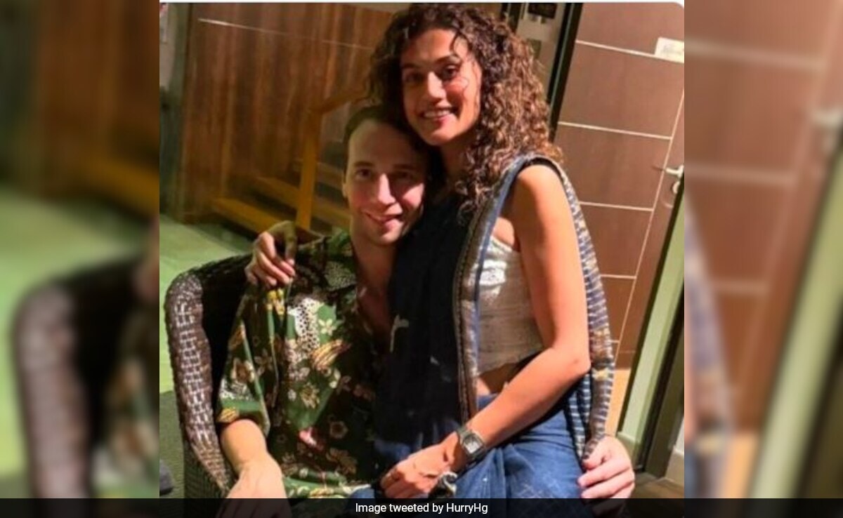 You are currently viewing A Timeline Of Bride-To-Be Taapsee Pannu And Mathias Boe's Romance