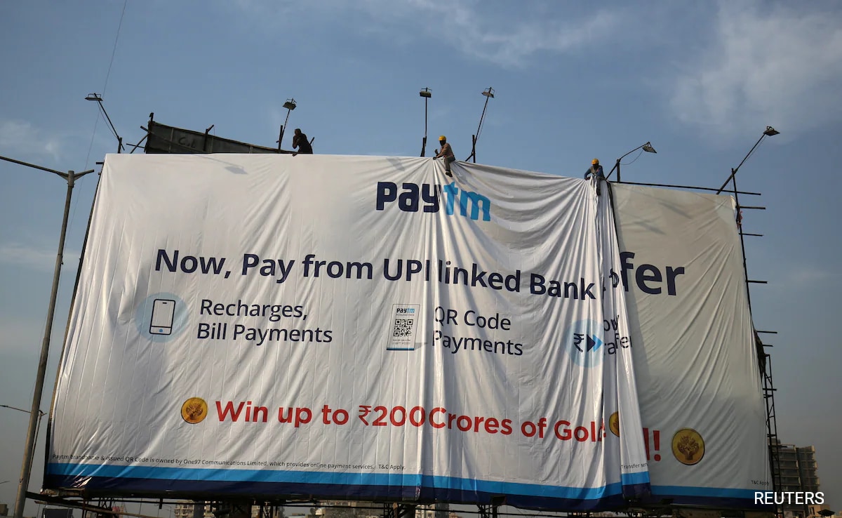 Read more about the article Paytm Plunges Another 20% After RBI Clampdown On Payments Bank