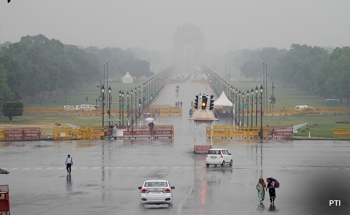 You are currently viewing Delhi Wakes Up To Light Rain, More Showers Predicted