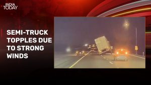 Read more about the article California truck topples on interstate highway due to strong winds of atmospheric river in west sacramento
