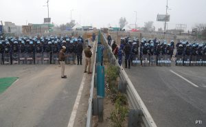 Read more about the article Human Chain, Barbed Wire: Delhi's Border Areas Fortified On Both Sides