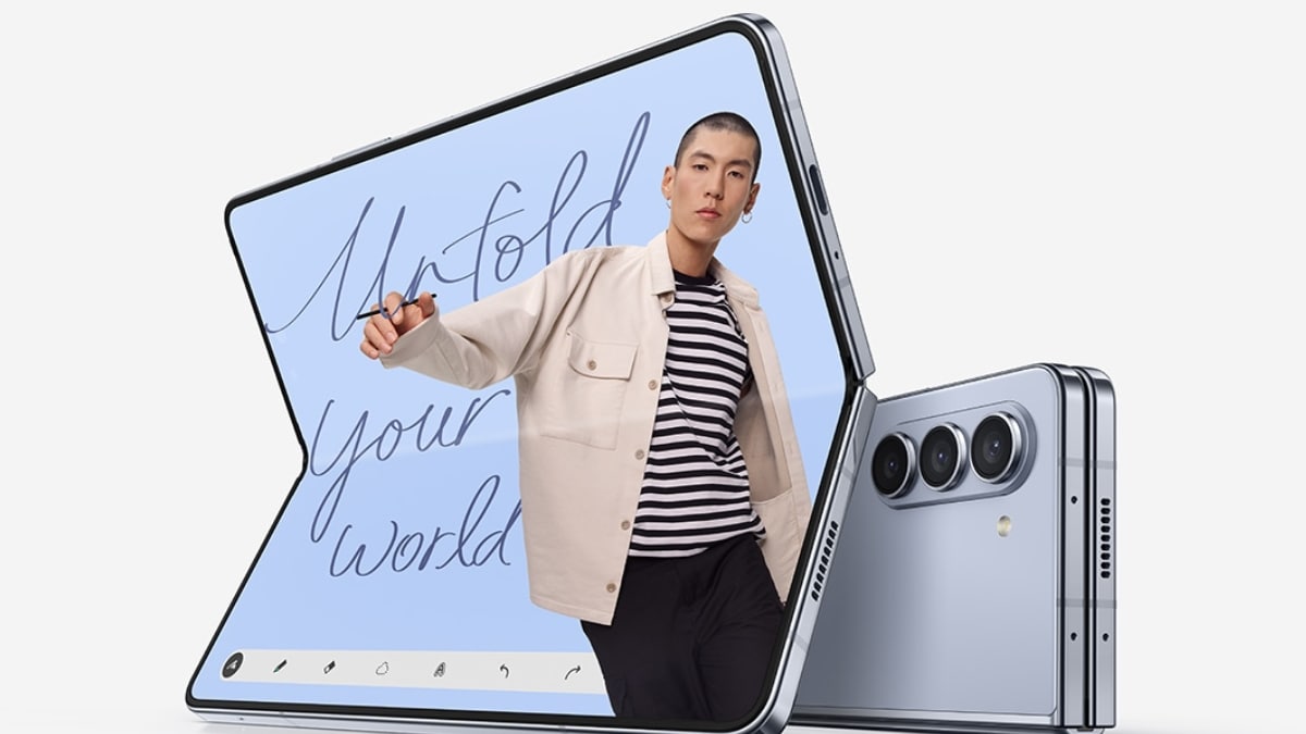 Read more about the article Samsung Galaxy Z Fold 6 Leaked Renders Hint at Rectangular Design With Slightly Curved Edges