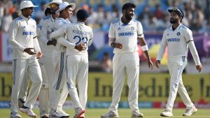 Read more about the article Here's Why Indian Players Are Sporting Black Armbands On Day 3 Of 3rd Test
