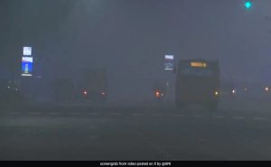Read more about the article Delhi Wakes Up To Dense Fog Again, Flight And Train Ops Affected