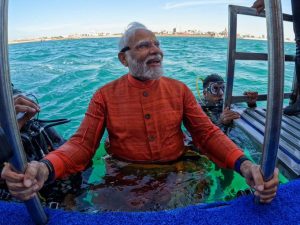 Read more about the article Pics: PM Modi Dives Down To Submerged City Of Dwarka To Offer Prayers