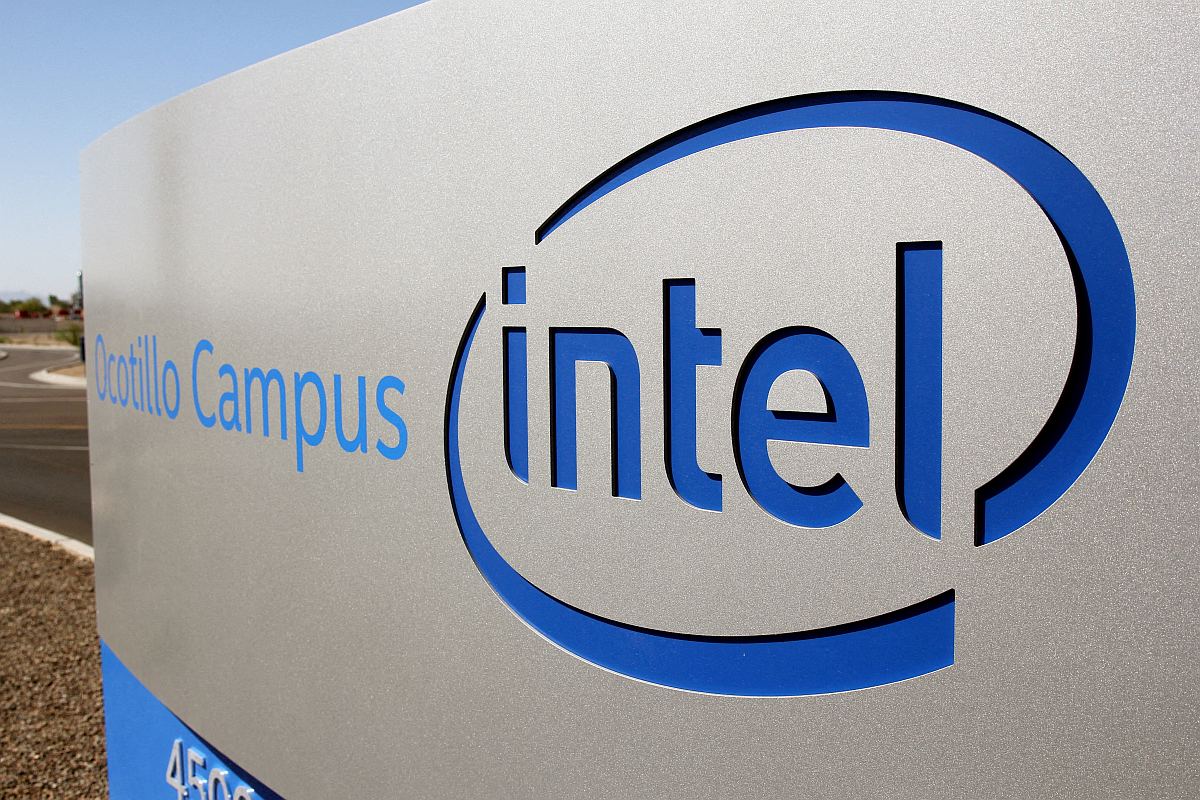 You are currently viewing Intel Signs Microsoft as Foundry Customer; Says Firm on Track to Overtake Biggest Rival TSMC
