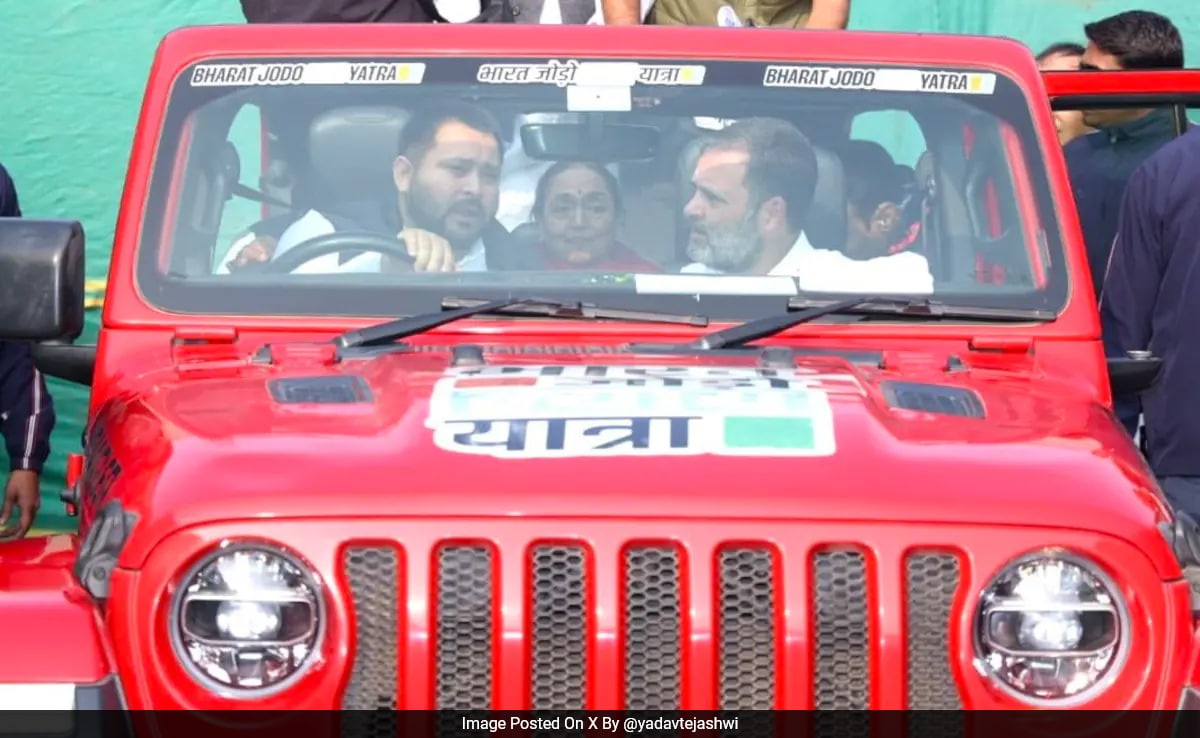 Read more about the article Rahul Gandhi Tours Bihar In Jeep Wrangler, Tejashwi Yadav In Driver's Seat