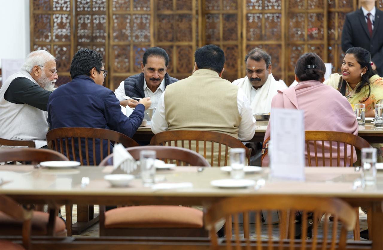 Read more about the article Inside PM Modi's Impromptu Lunch With MPs At Parliament Canteen