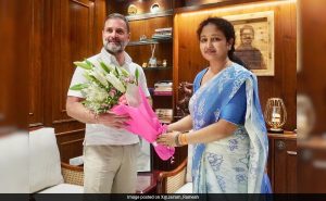 Read more about the article Rahul Gandhi Meets Hemant Soren's Wife At Ranchi Maidan During Yatra
