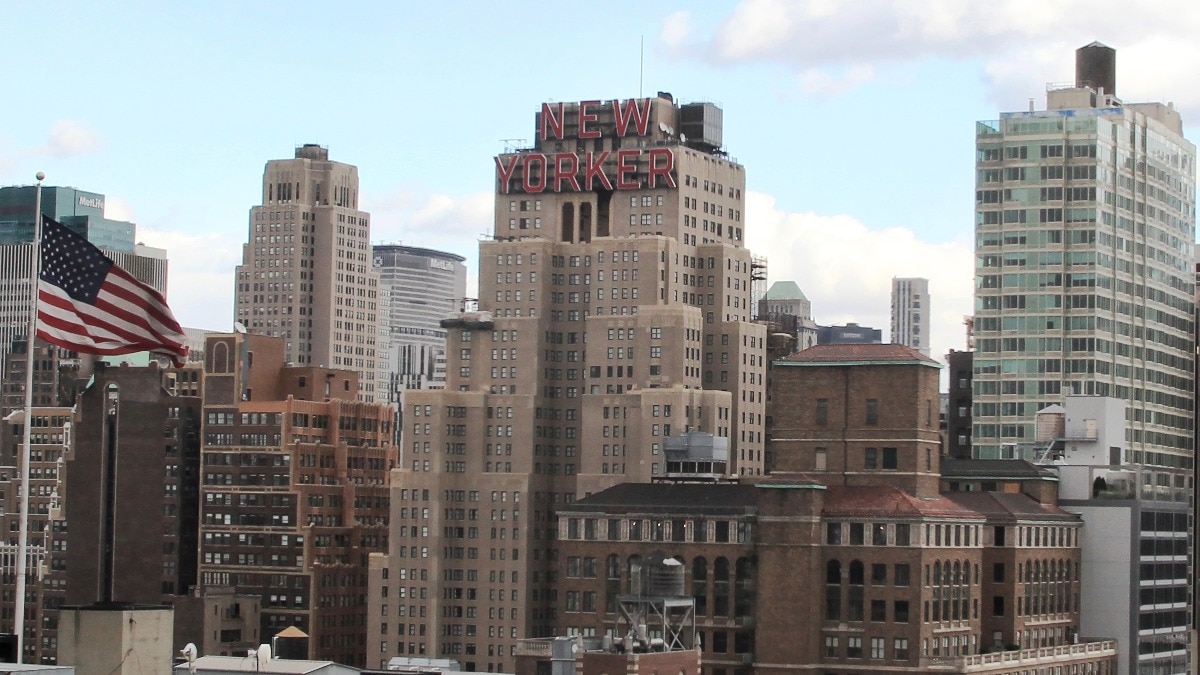 You are currently viewing New York City man exploits housing law loophole to live rent free at New Yorker hotel for 5 years, then claims ownership