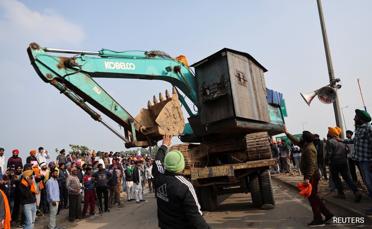 You are currently viewing Live Updates: Tear Gas Fired As Farmers Prepare To Resume Delhi March