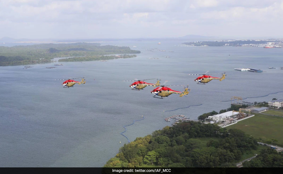 You are currently viewing Watch: Air Force's Chopper Display Team Sarang Dazzles At Singapore Airshow