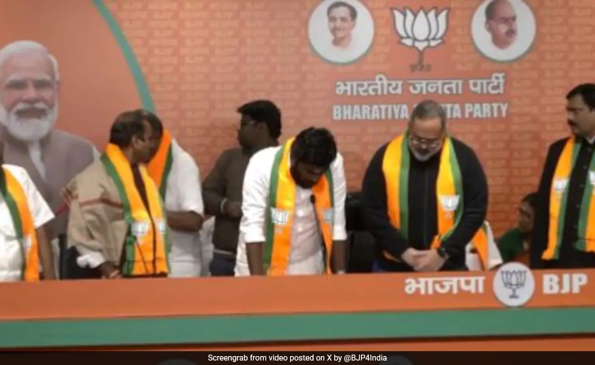 You are currently viewing 15 Former Legislators, Ex MP From Tamil Nadu Join BJP In Delhi