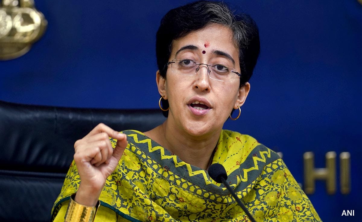 You are currently viewing Cops At Atishi's Home With Notice After AAP Alleges Attempt To Poach MLAs