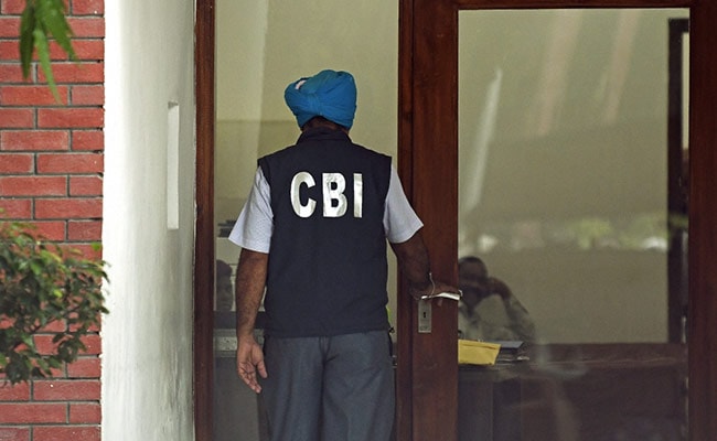 CBI Raids Sub-Postmaster, Recovers 2 Lakh Cash, Incriminating Documents