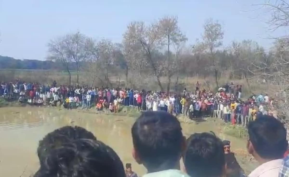 Read more about the article Tractor Taking Pilgrims To Haridwar Falls In A Pond In UP's Kasganj, 15 Killed