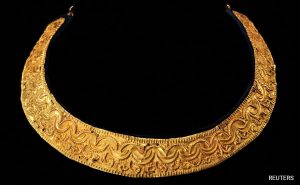 Read more about the article US Museum Returns Ghana’s First Batch Of Looted Gold Regalia