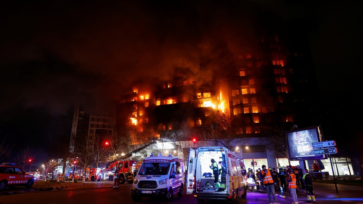 Read more about the article Spain apartment on fire spreads to adjacent building in Valencia