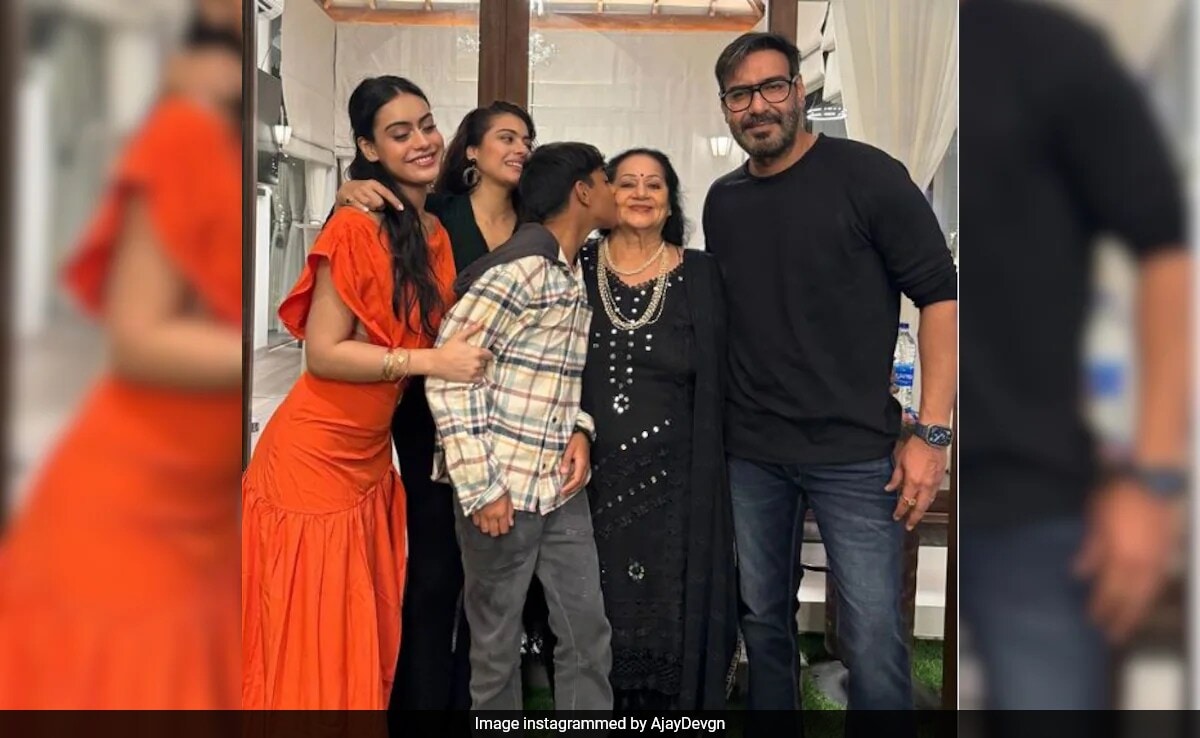Read more about the article Ajay Devgn's Famjam Pic Featuring Kajol, Nysa, Yug And Mother Veena Devgn