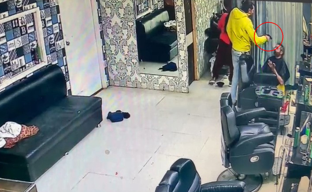 You are currently viewing On Camera, 2 Men Shot Dead Inside Delhi Salon