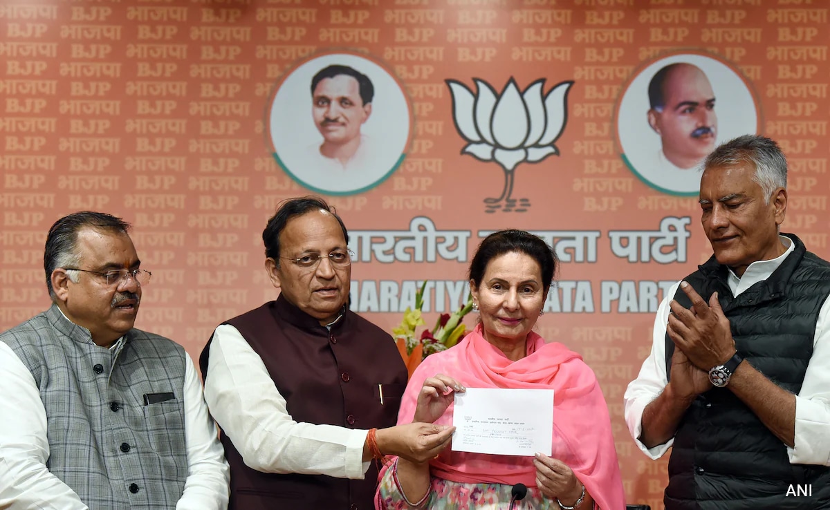 Read more about the article Suspended Congress MP Preneet Kaur, Wife Of Amarinder Singh, Joins BJP