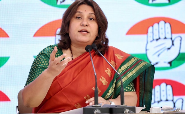 Read more about the article Congress' Supriya Shrinate, BJP's Dilip Ghosh Get Election Commission Notice