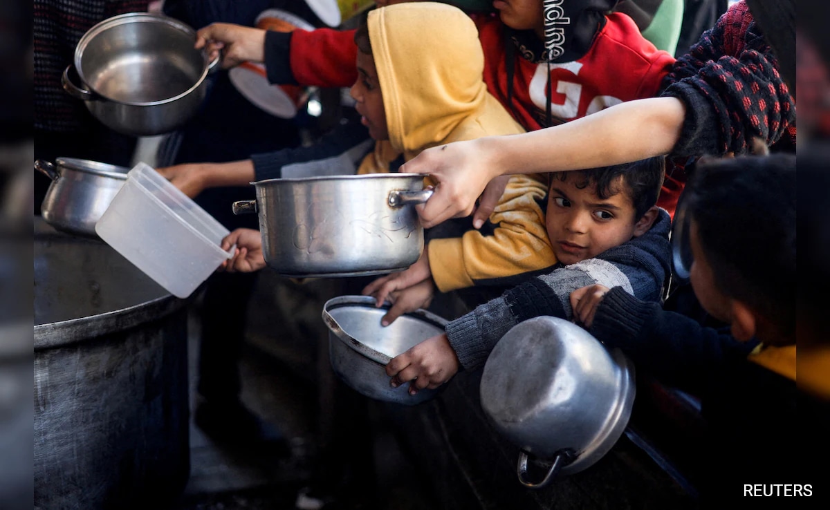 You are currently viewing Gaza Hunger Warnings Grow Amid Ceasefire Talks