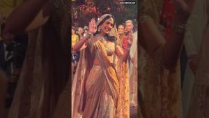 Read more about the article Radhika Merchant dance karte karte Anant Ambani ke paas aise aayi…| Bollywoodlogy|Honey Singh Song