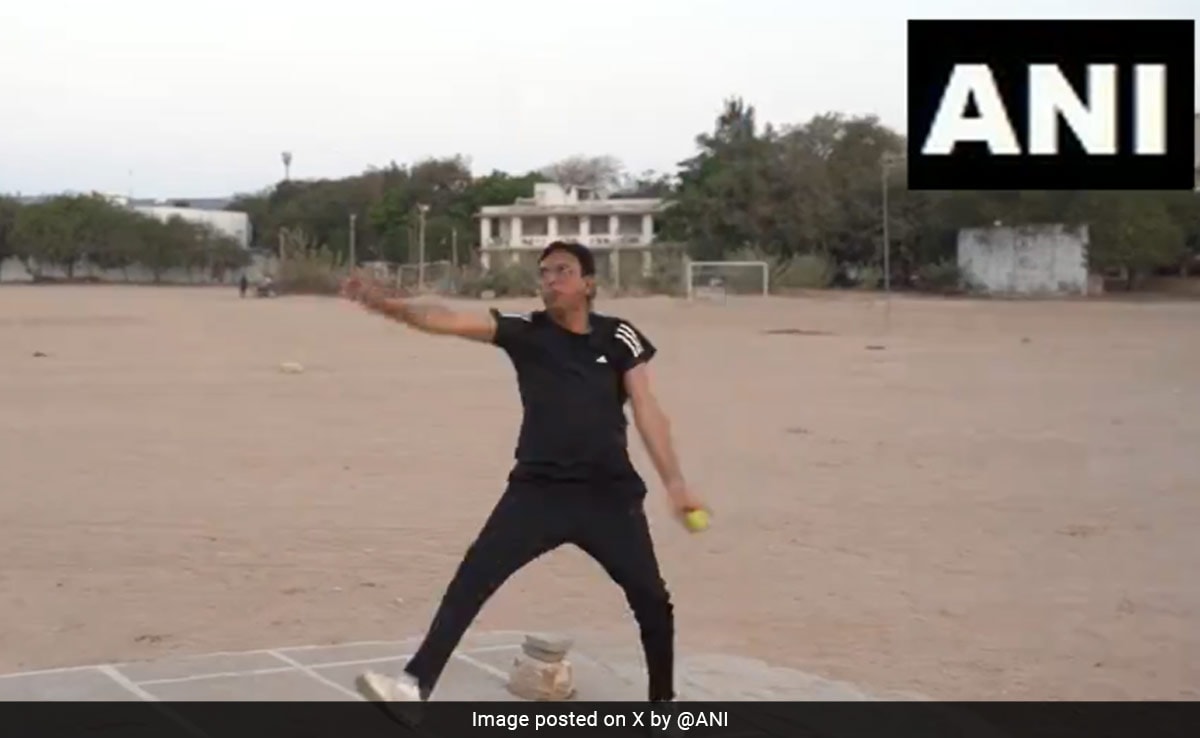 You are currently viewing Video: When Health Minister Mansukh Mandaviya Played Cricket