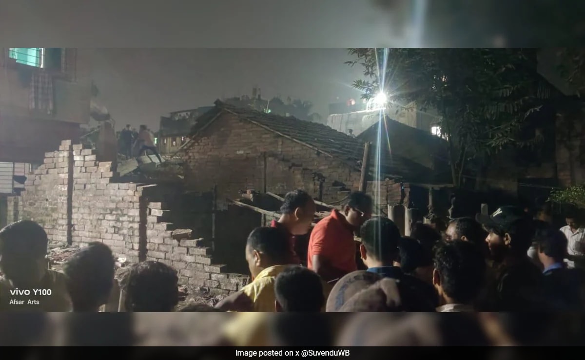 You are currently viewing 10 Rescued As Under-Construction Building Collapses In Kolkata