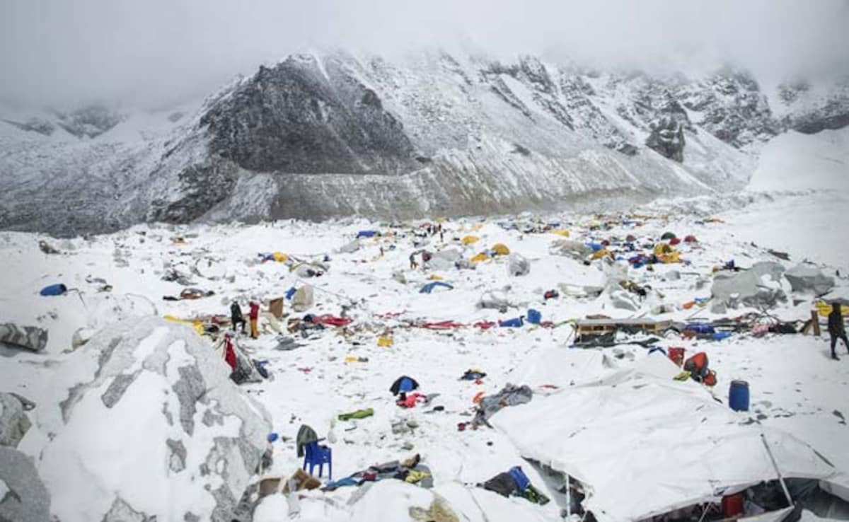 Read more about the article Nepal Orders New Rules For Everest Mountaineers