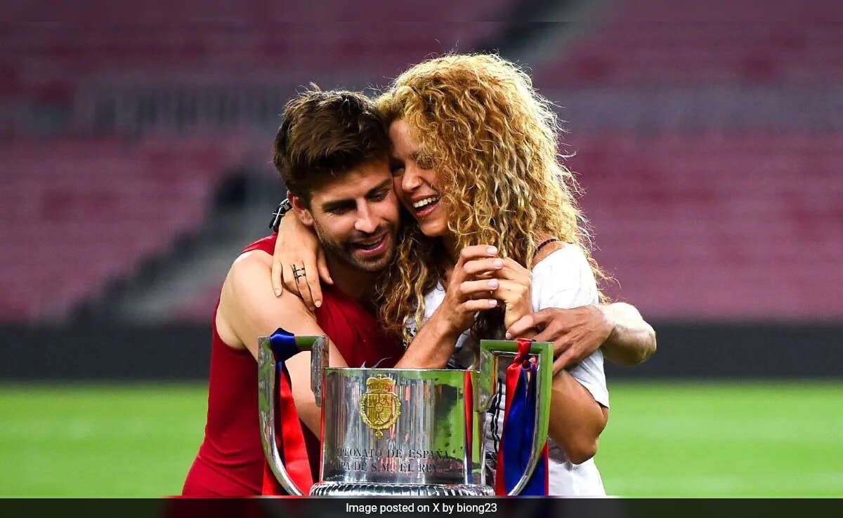 You are currently viewing Shakira On Relationship With Ex-Partner Gerard Pique: "It Was Dragging Me Down"