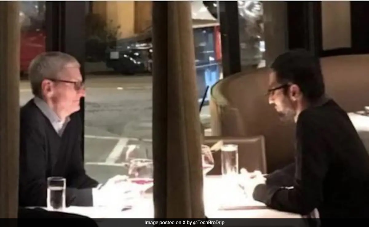 Read more about the article Old Photo Of Tim Cook And Sundar Pichai At A Restaurant Goes Viral