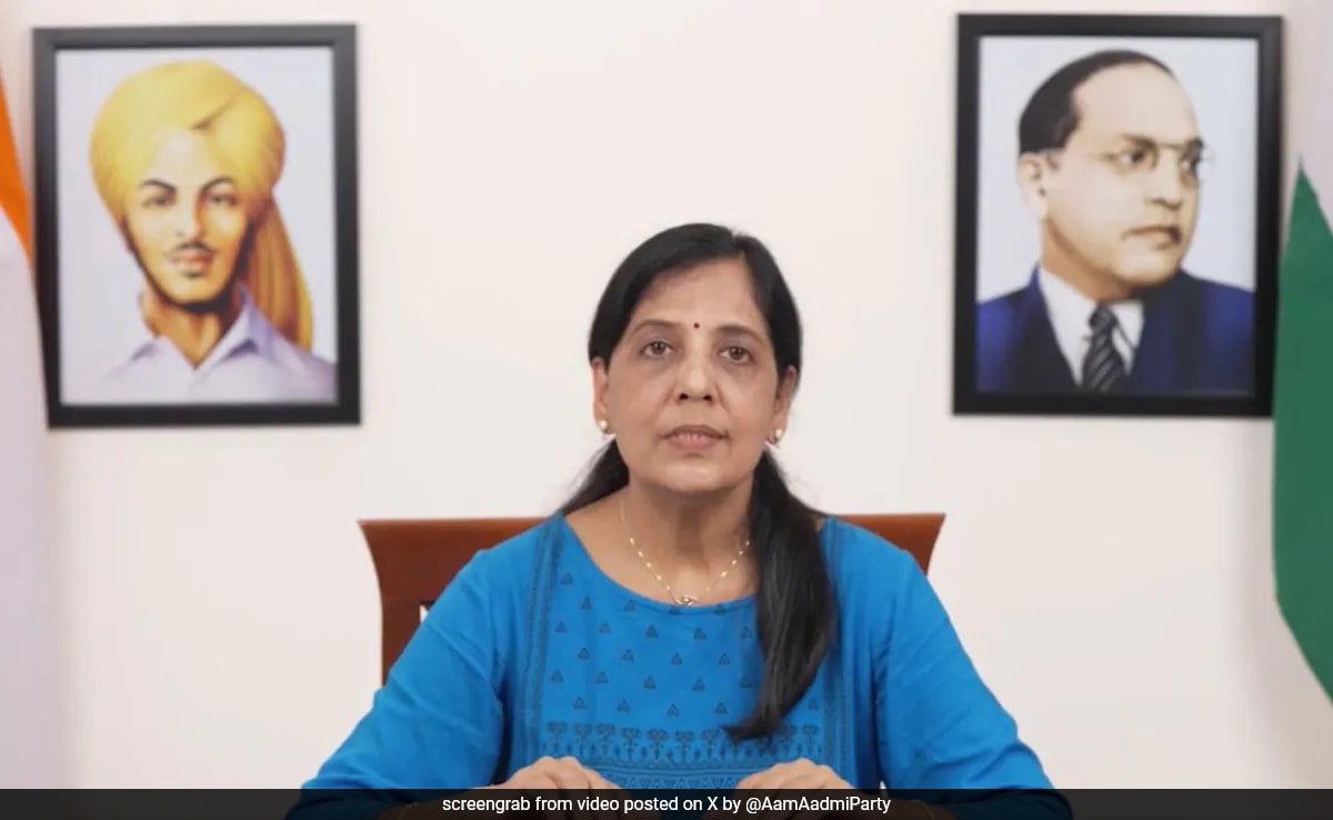 Read more about the article "Send Your Message": Arvind Kejriwal's Wife Sunita Shares WhatsApp Number