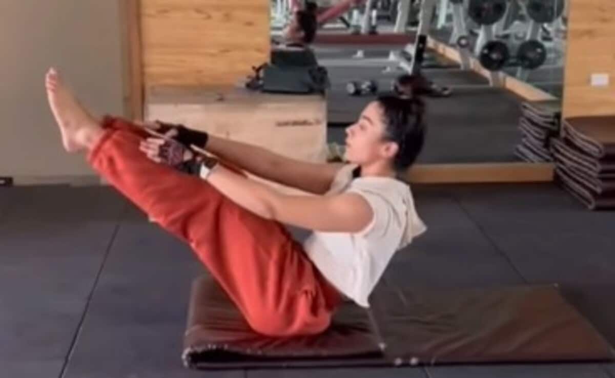 Read more about the article Rashmika Mandanna Sweats It Out At The Gym, Fan Calls Her "International Crush"