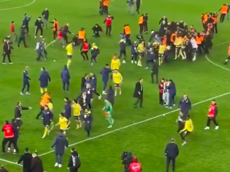 Read more about the article Watch: Ex-Chelsea Star Tries 'Spinning Kick' On Pitch Invaders In Turkey