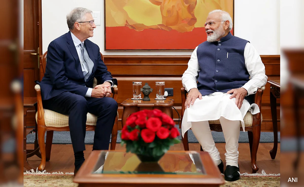 You are currently viewing "Want To Fill Shortcomings Of Teachers With Technology": PM To Bill Gates