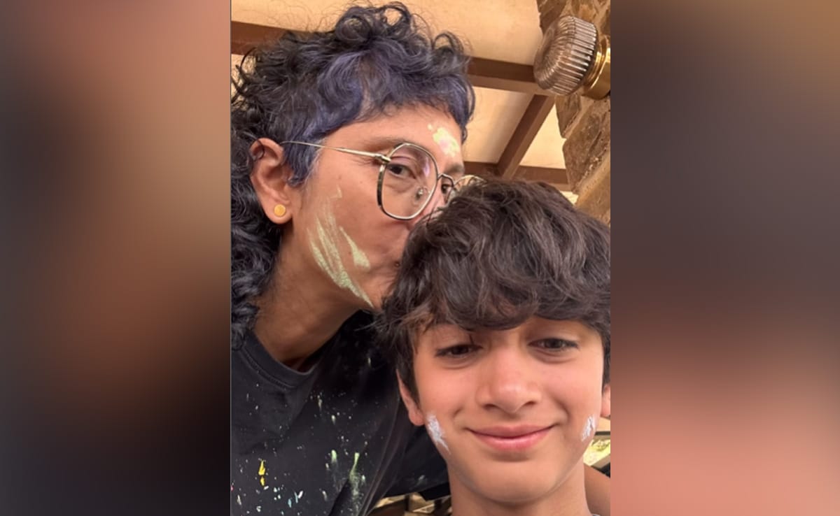 You are currently viewing ICYMI: Kiran Rao Had This Much Fun During "Holi Weekend" With Her Son Azad