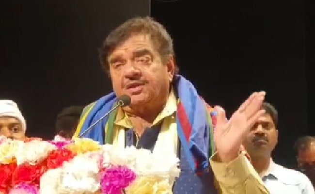 You are currently viewing Shatrughan Sinha Claims Sharp Fall In Ram Temple Visitors, BJP Hits Back