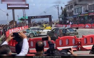 Read more about the article Maiden Formula 4 Car Racing On Banks Of Srinagar's Dal Lake Enthralls Fans