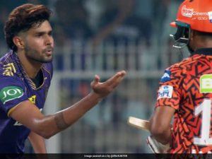 Read more about the article Watch: KKR Pacer Gives 'Flying Kiss' Send-Off To Mayank. Gavaskar Reacts