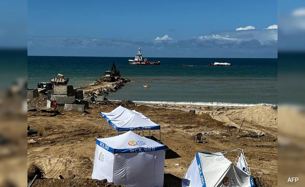 You are currently viewing First Aid Boat Unloads In Gaza As Hamas Proposes New 6-Week Truce In War