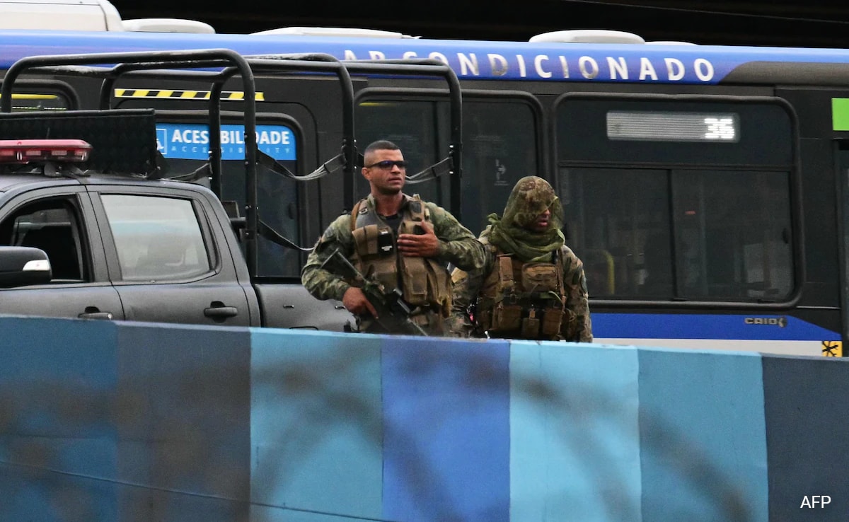 Read more about the article Gunman Arrested After Taking Passengers Hostage On Bus In Rio de Janeiro In Brazil: Cops