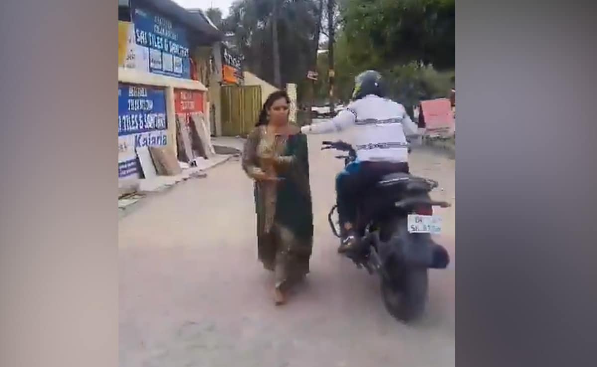 Read more about the article Video: She Was Shooting A Reel When A Biker Snatched Her Chain