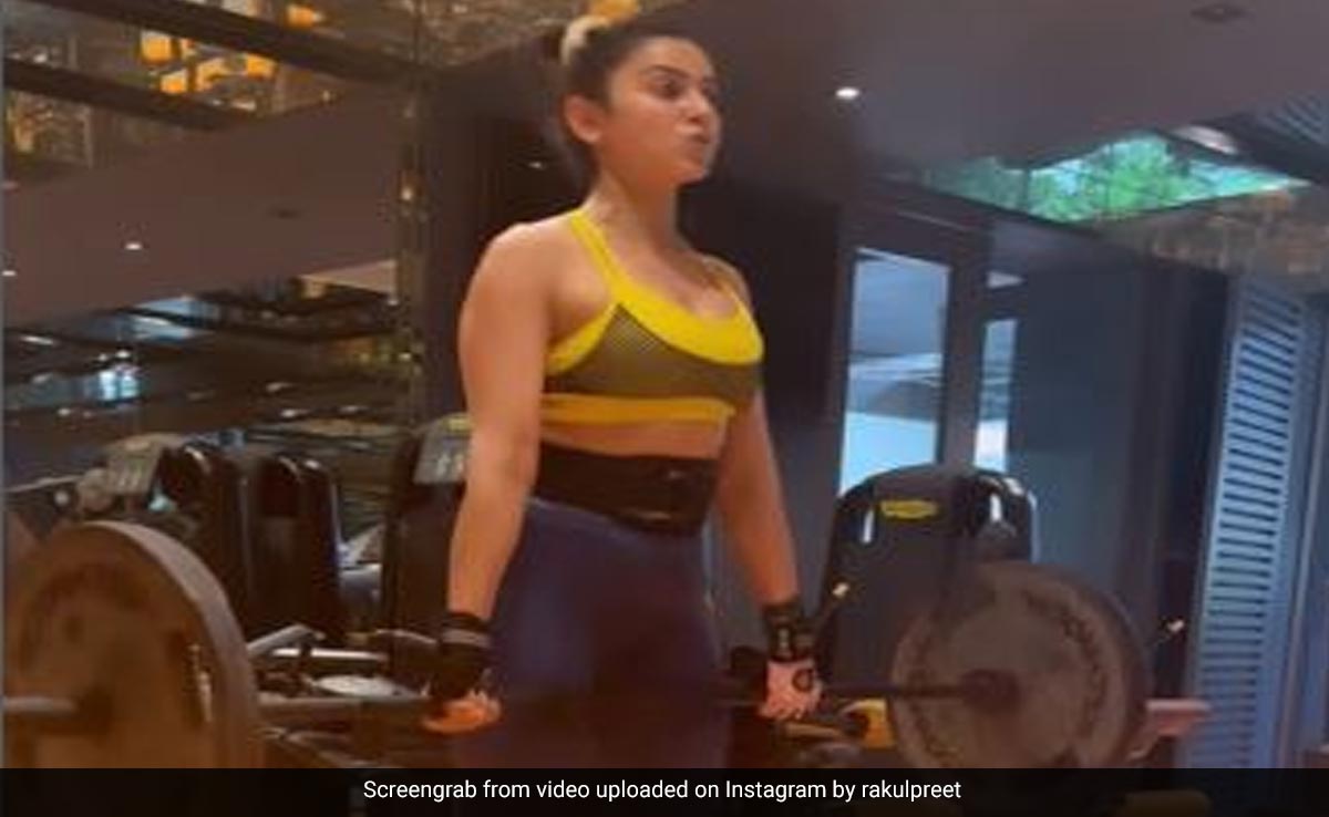 You are currently viewing Newlywed Rakul Preet Singh Sweats It Out Like This In Gym