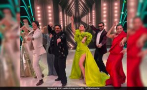 Read more about the article When OG Arshad Warsi And Gen Z Sara Ali Khan Danced To Aankh Maare Together